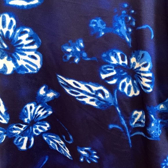 Ladies V faux wrap dress. beautiful pattern very flattering - Picture 4 of 4